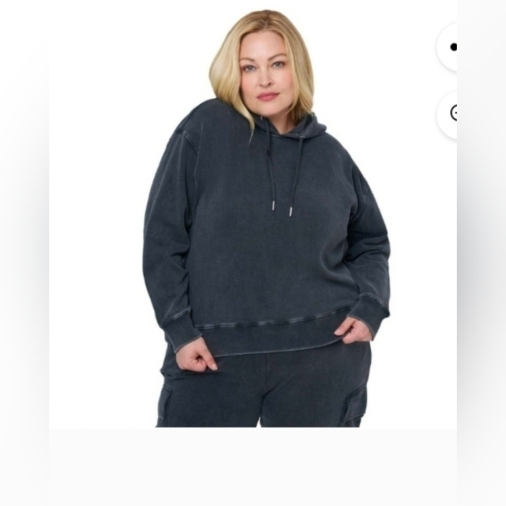 Edited by Remi Bader Women's Fleece HoodieLength 24Size XL PTP 23